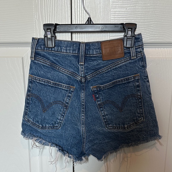 Levi’s Ribcage - Picture 2 of 3